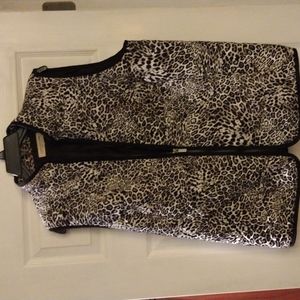 Jones New York sport woman black and white leopard print vest